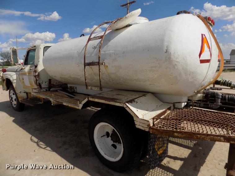 image for item FG9491 1976 Ford F600 tank truck