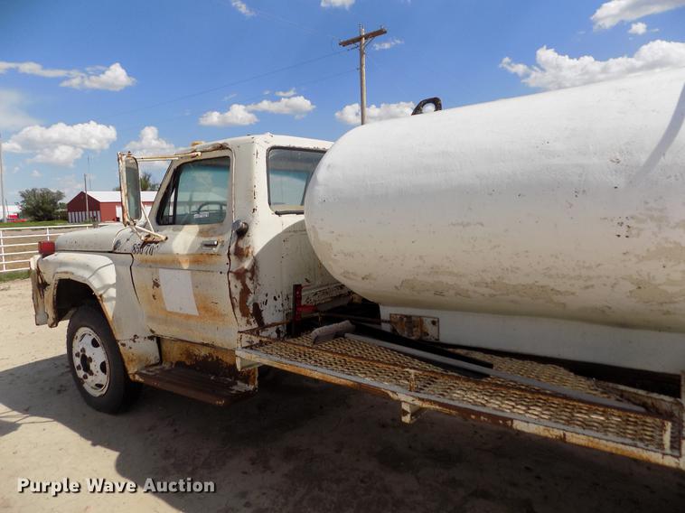 image for item FG9491 1976 Ford F600 tank truck