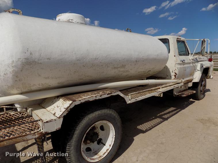 image for item FG9491 1976 Ford F600 tank truck