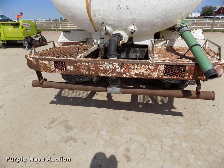 image for item FG9491 1976 Ford F600 tank truck