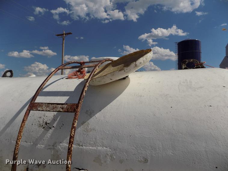 image for item FG9491 1976 Ford F600 tank truck