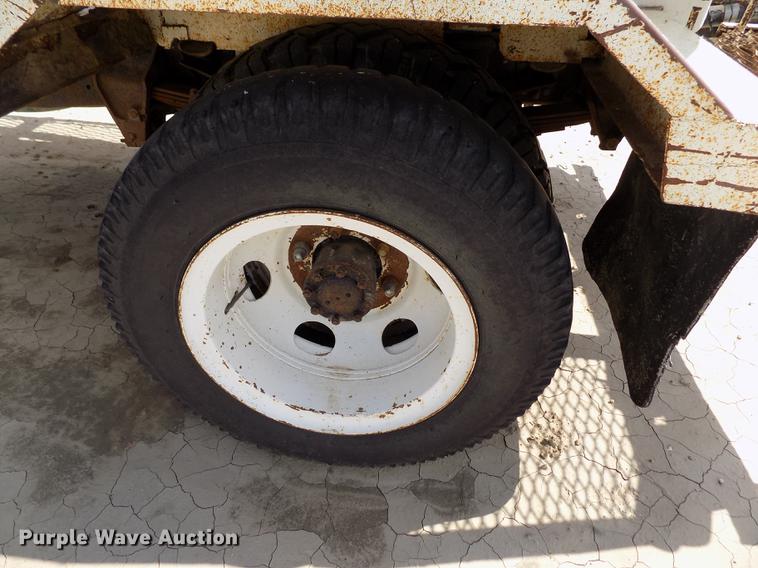 image for item FG9491 1976 Ford F600 tank truck