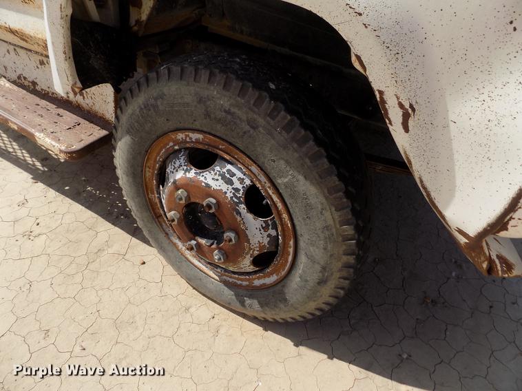 image for item FG9491 1976 Ford F600 tank truck