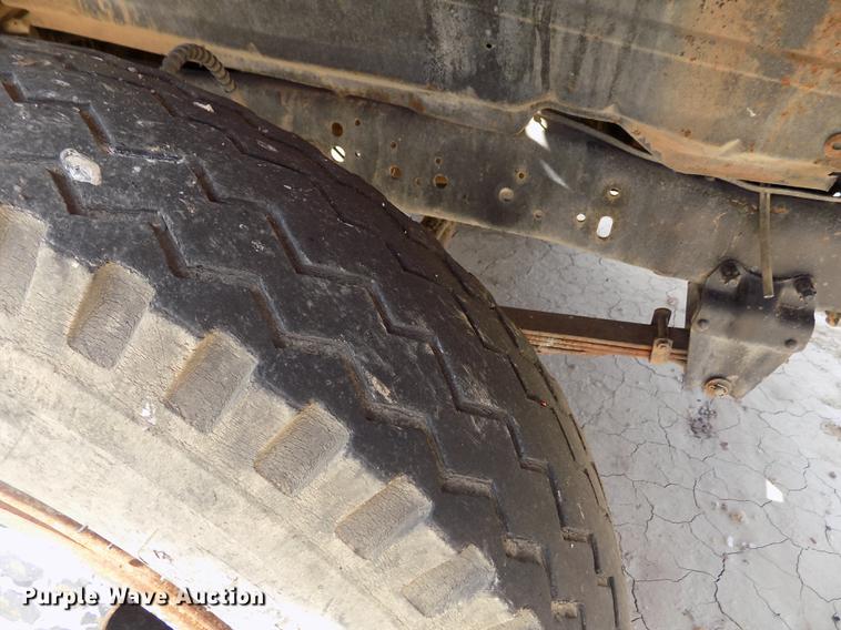 image for item FG9491 1976 Ford F600 tank truck