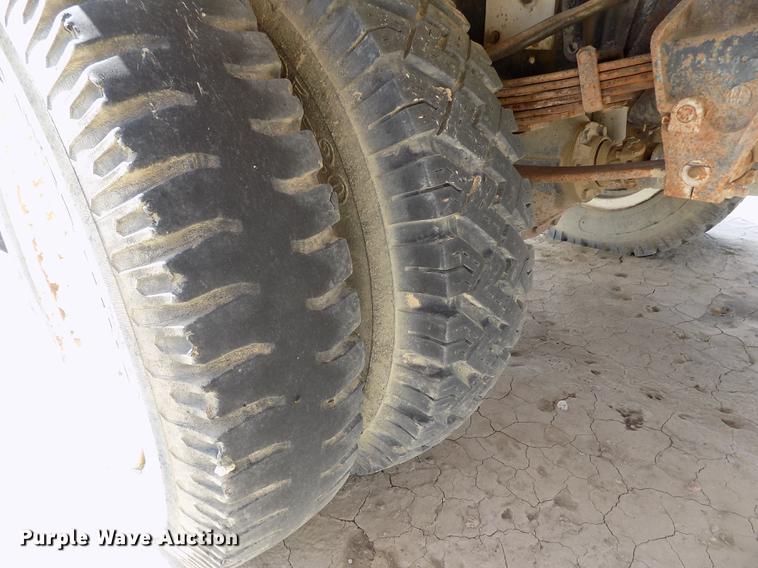 image for item FG9491 1976 Ford F600 tank truck