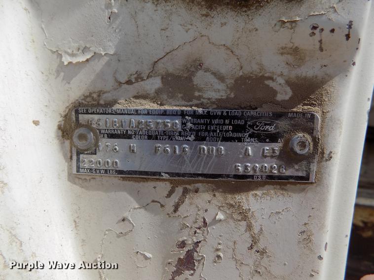 image for item FG9491 1976 Ford F600 tank truck