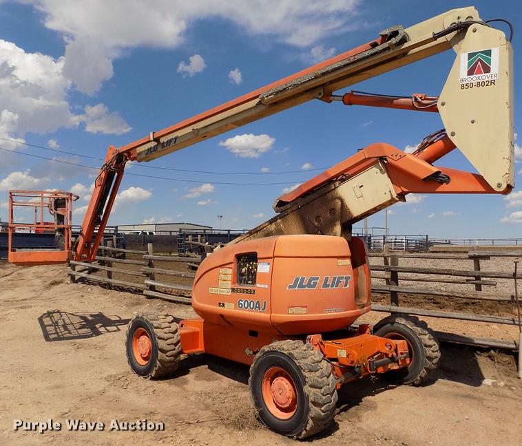 image for item FG9492 1999 JLG 600AJ boom lift