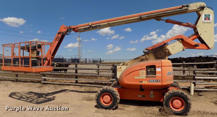 image for item FG9492 1999 JLG 600AJ boom lift