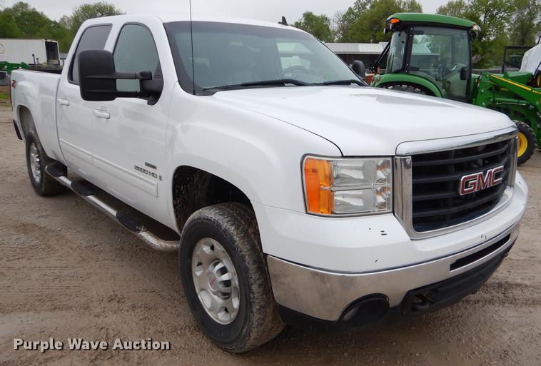 image for item FH9323 2009 GMC Sierra 2500HD Crew Cab pickup truck