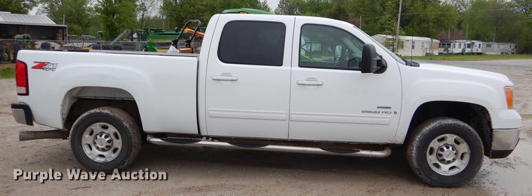 image for item FH9323 2009 GMC Sierra 2500HD Crew Cab pickup truck