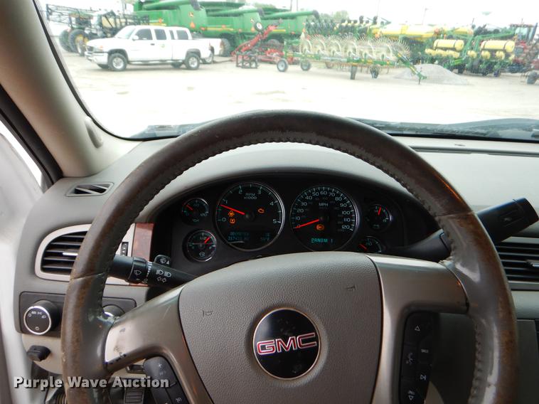 image for item FH9323 2009 GMC Sierra 2500HD Crew Cab pickup truck