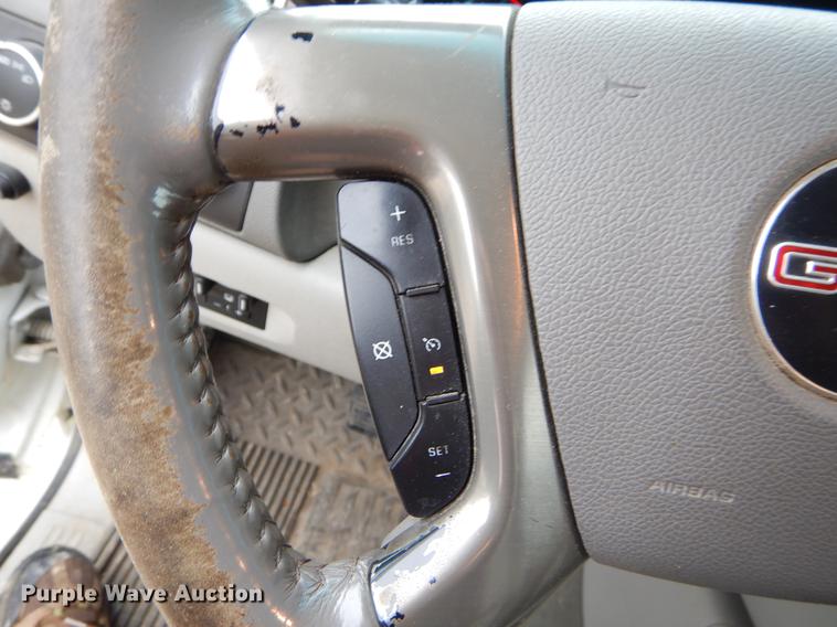 image for item FH9323 2009 GMC Sierra 2500HD Crew Cab pickup truck