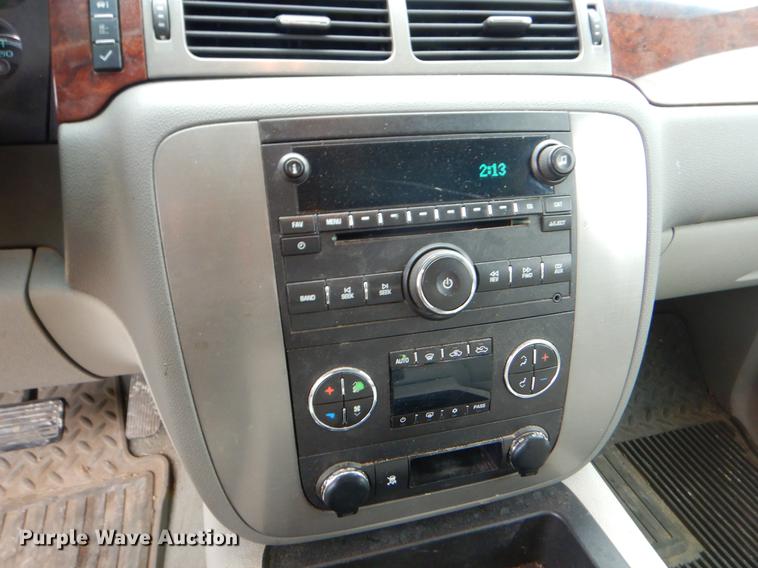 image for item FH9323 2009 GMC Sierra 2500HD Crew Cab pickup truck