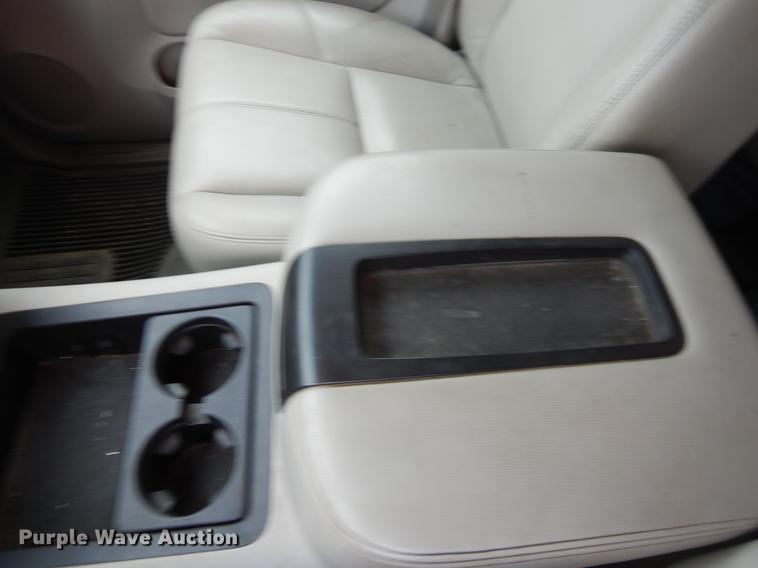 image for item FH9323 2009 GMC Sierra 2500HD Crew Cab pickup truck