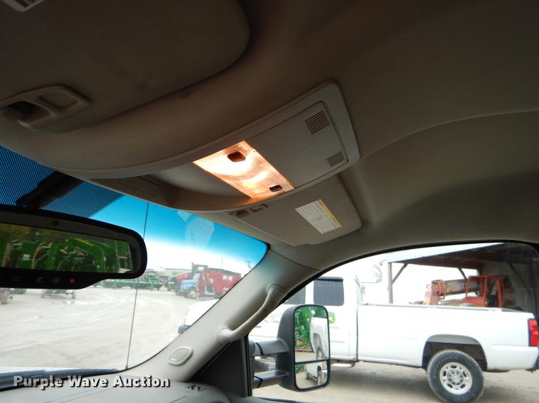 image for item FH9323 2009 GMC Sierra 2500HD Crew Cab pickup truck