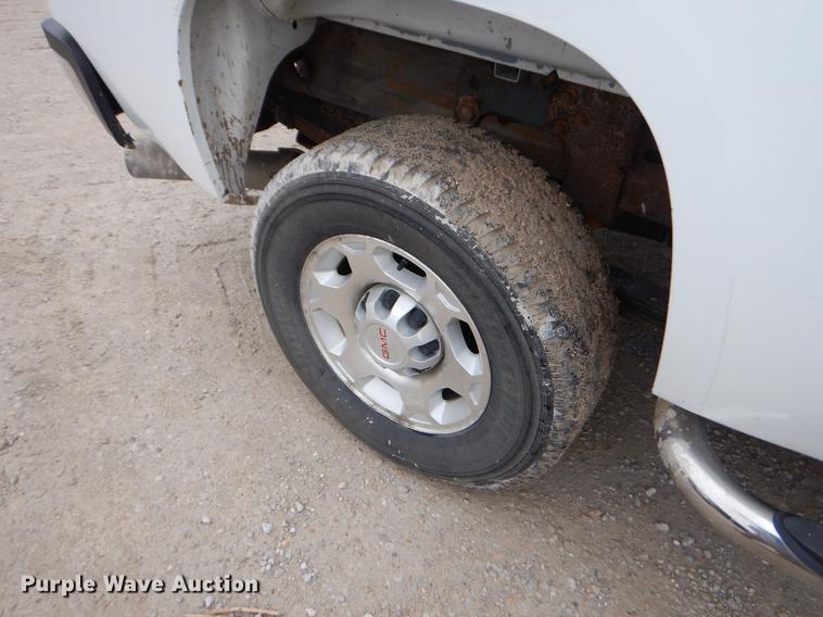 image for item FH9323 2009 GMC Sierra 2500HD Crew Cab pickup truck