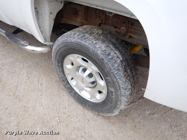 image for item FH9323 2009 GMC Sierra 2500HD Crew Cab pickup truck