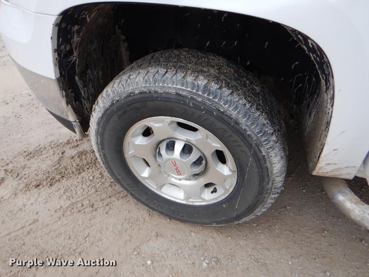 image for item FH9323 2009 GMC Sierra 2500HD Crew Cab pickup truck