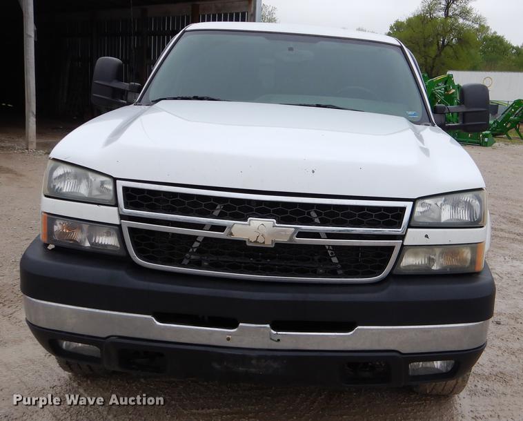 image for item FH9324 2006 Chevrolet Silverado 2500HD Ext. Cab pickup truck