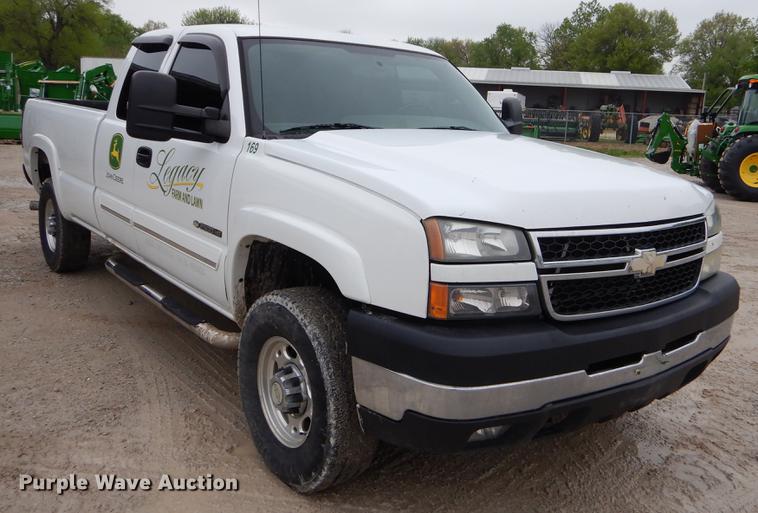 image for item FH9324 2006 Chevrolet Silverado 2500HD Ext. Cab pickup truck