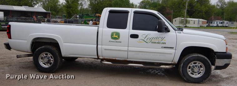 image for item FH9324 2006 Chevrolet Silverado 2500HD Ext. Cab pickup truck