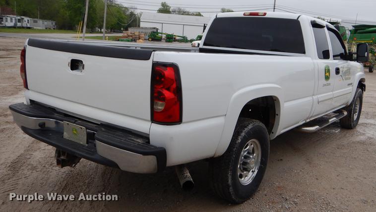 image for item FH9324 2006 Chevrolet Silverado 2500HD Ext. Cab pickup truck