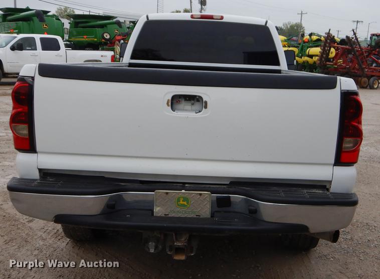 image for item FH9324 2006 Chevrolet Silverado 2500HD Ext. Cab pickup truck