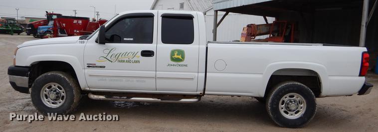 image for item FH9324 2006 Chevrolet Silverado 2500HD Ext. Cab pickup truck