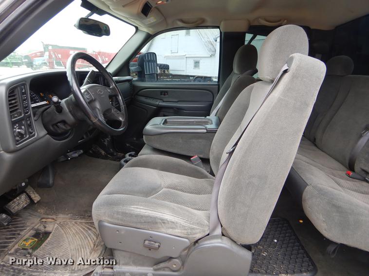 image for item FH9324 2006 Chevrolet Silverado 2500HD Ext. Cab pickup truck