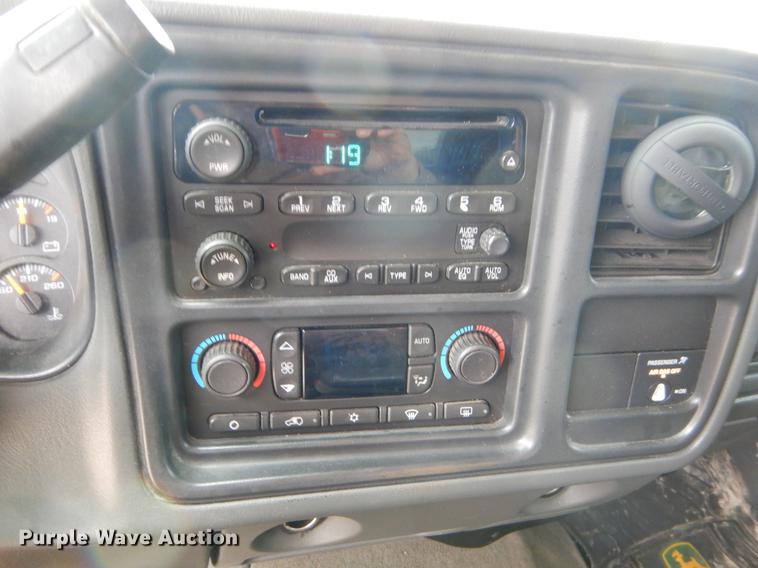 image for item FH9324 2006 Chevrolet Silverado 2500HD Ext. Cab pickup truck