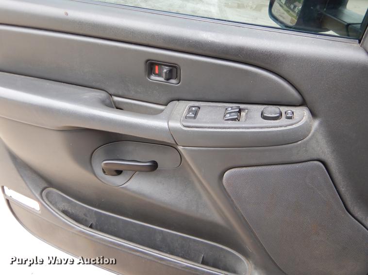 image for item FH9324 2006 Chevrolet Silverado 2500HD Ext. Cab pickup truck