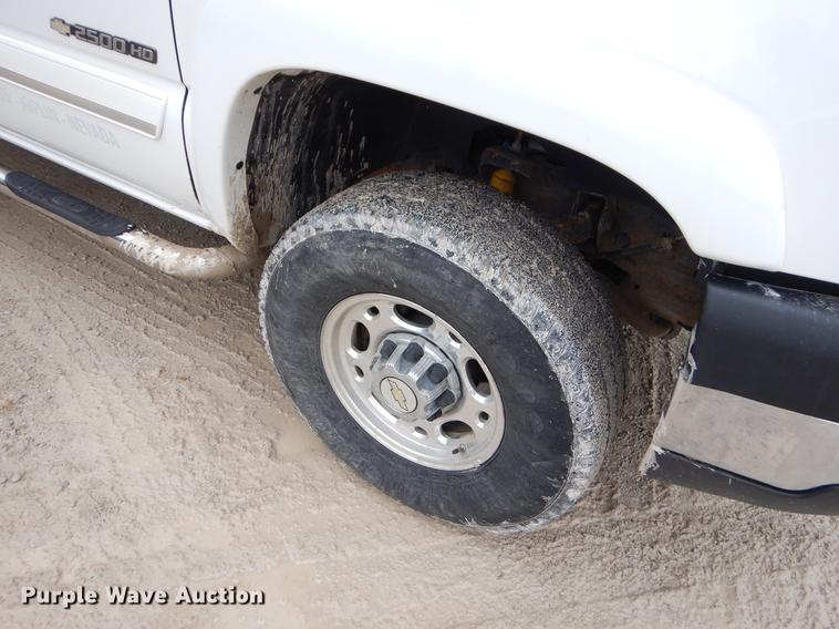 image for item FH9324 2006 Chevrolet Silverado 2500HD Ext. Cab pickup truck