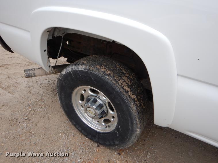 image for item FH9324 2006 Chevrolet Silverado 2500HD Ext. Cab pickup truck
