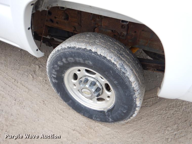 image for item FH9324 2006 Chevrolet Silverado 2500HD Ext. Cab pickup truck