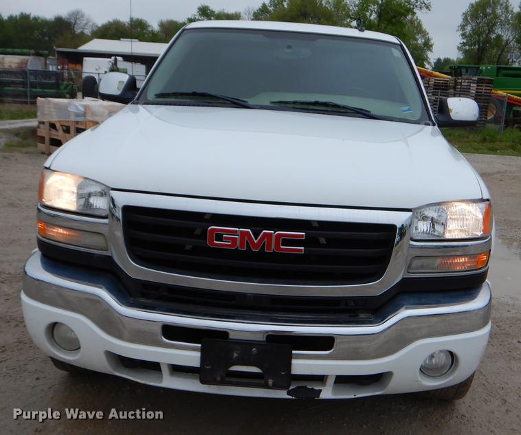 image for item FH9325 2006 GMC Sierra 2500HD Ext. Cab pickup truck