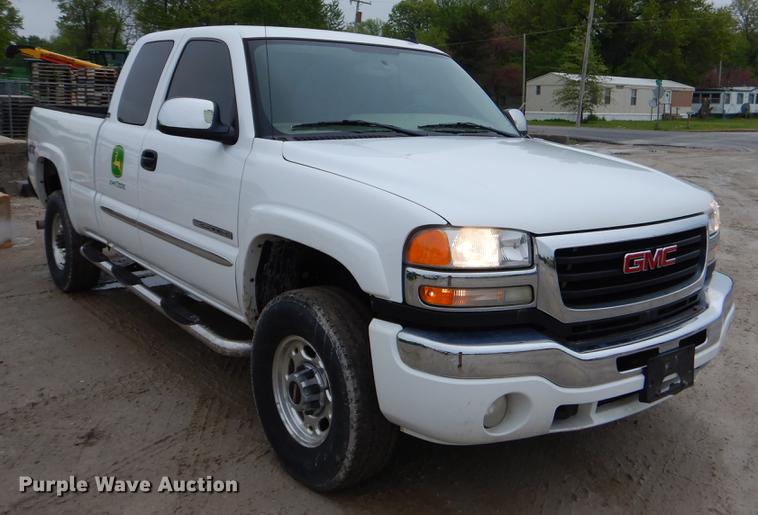 image for item FH9325 2006 GMC Sierra 2500HD Ext. Cab pickup truck