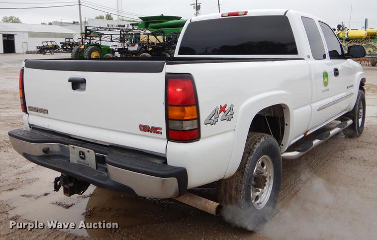 image for item FH9325 2006 GMC Sierra 2500HD Ext. Cab pickup truck
