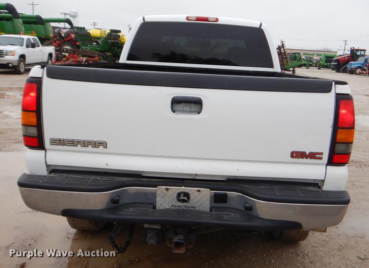 image for item FH9325 2006 GMC Sierra 2500HD Ext. Cab pickup truck
