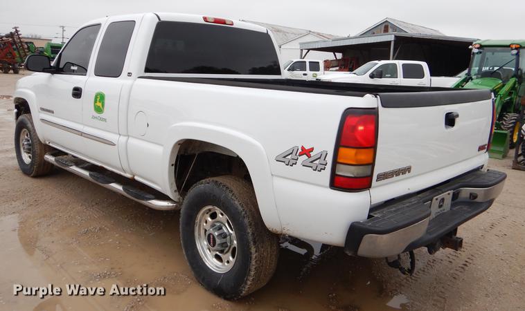 image for item FH9325 2006 GMC Sierra 2500HD Ext. Cab pickup truck