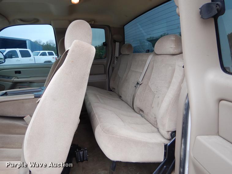 image for item FH9325 2006 GMC Sierra 2500HD Ext. Cab pickup truck