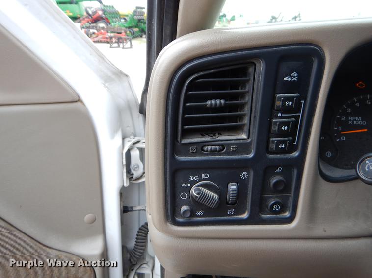 image for item FH9325 2006 GMC Sierra 2500HD Ext. Cab pickup truck