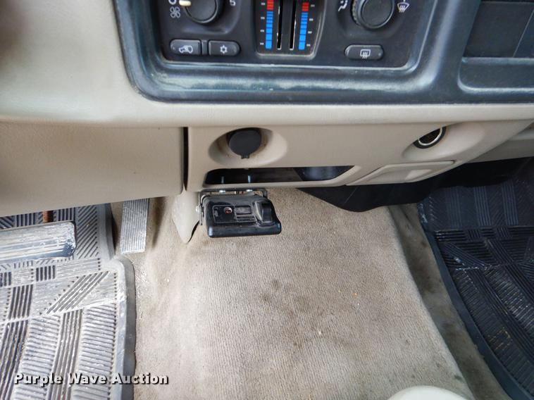 image for item FH9325 2006 GMC Sierra 2500HD Ext. Cab pickup truck