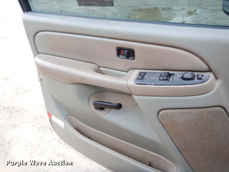 image for item FH9325 2006 GMC Sierra 2500HD Ext. Cab pickup truck