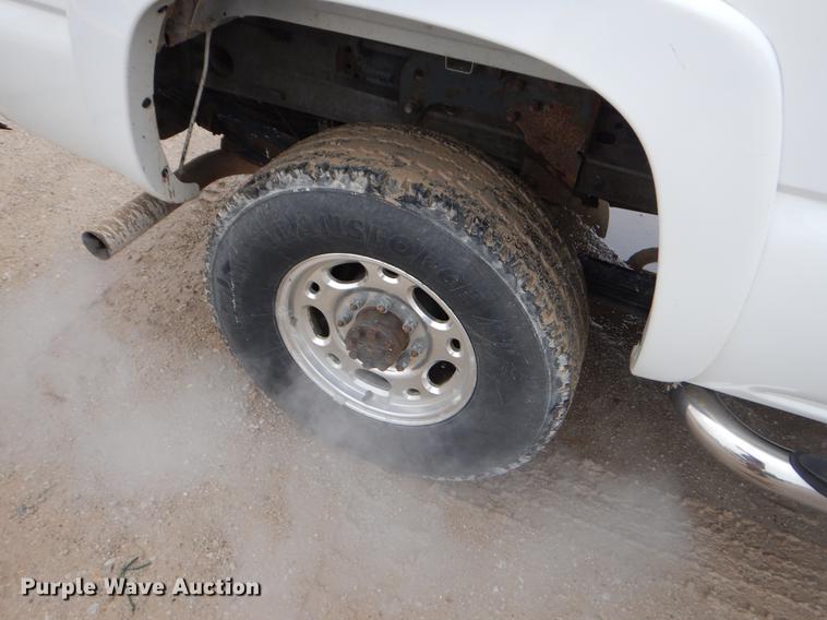 image for item FH9325 2006 GMC Sierra 2500HD Ext. Cab pickup truck