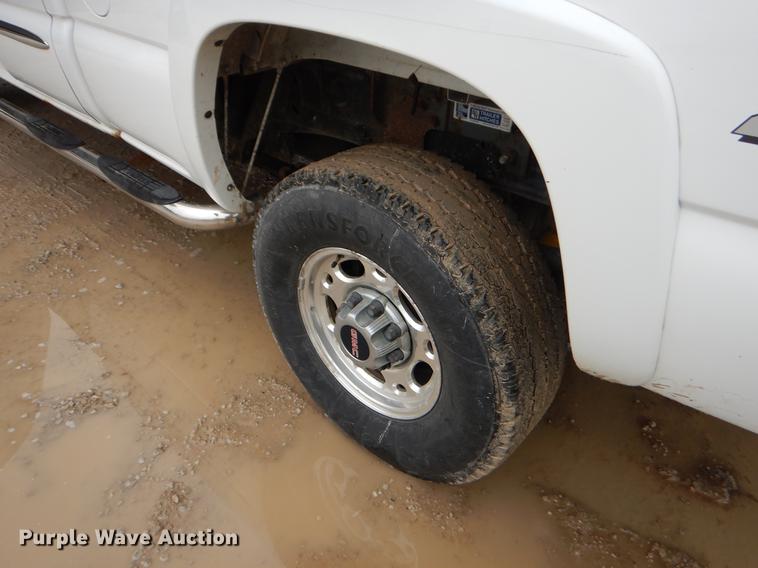 image for item FH9325 2006 GMC Sierra 2500HD Ext. Cab pickup truck