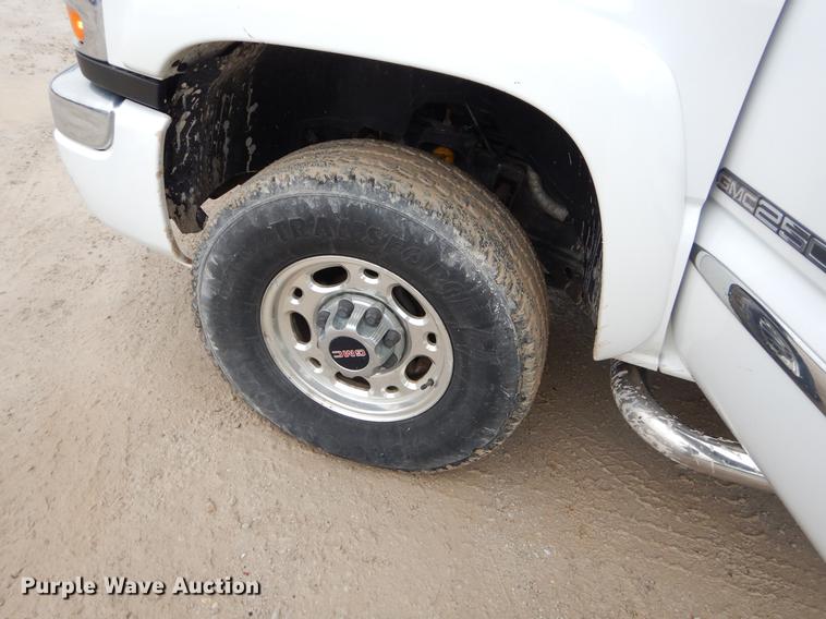 image for item FH9325 2006 GMC Sierra 2500HD Ext. Cab pickup truck