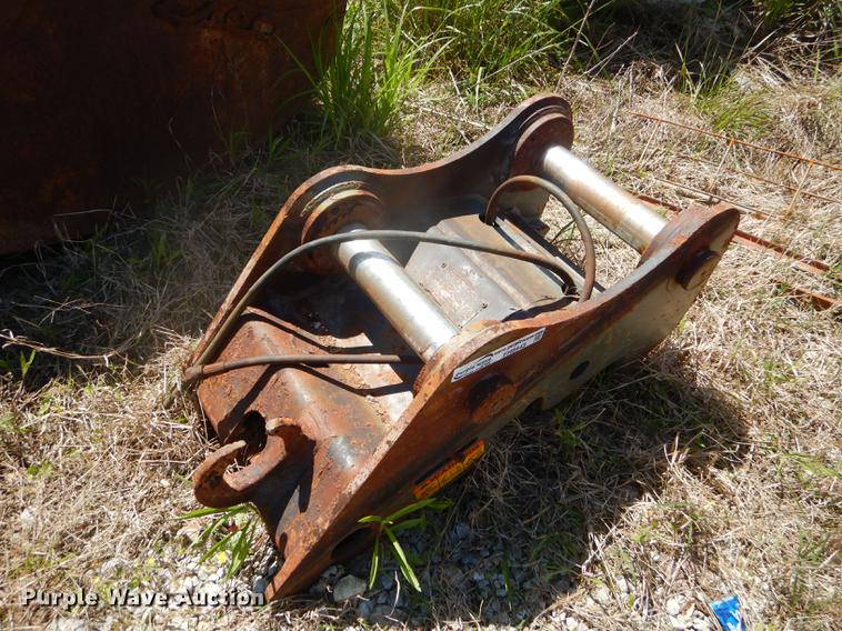 image for item FH9443 (2) hydraulic quick couplers