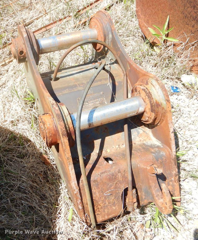 image for item FH9443 (2) hydraulic quick couplers