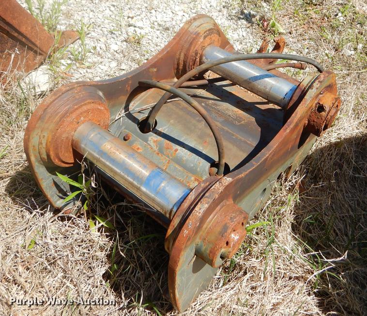 image for item FH9443 (2) hydraulic quick couplers