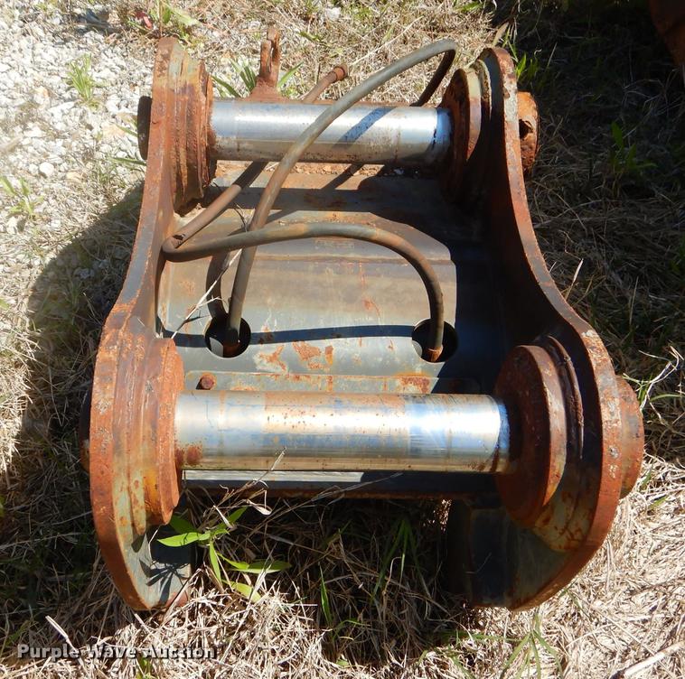 image for item FH9443 (2) hydraulic quick couplers